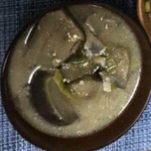 味が染みてる♪揚げ茄子のお味噌汁